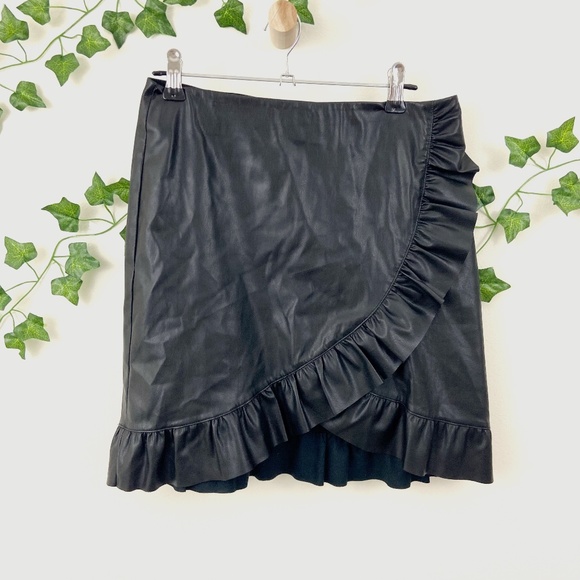 Aqua Dresses & Skirts - Aqua black pleather swoop side mini skirt Sz S